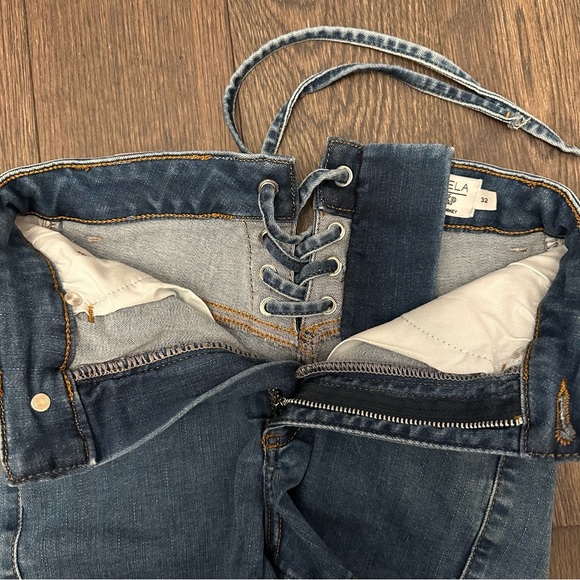 PAMELA ✖︎ NA-KD Denim Shorts - Picture 4 of 5